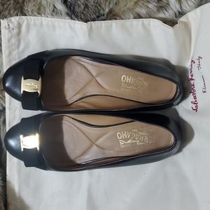 Salvatore Ferragamo flats 7 1/2 B